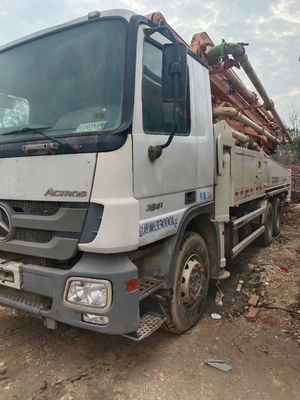 2012 ZoomLion 49M Camión de bomba de hormigón usado dentro del chasis de Benz
